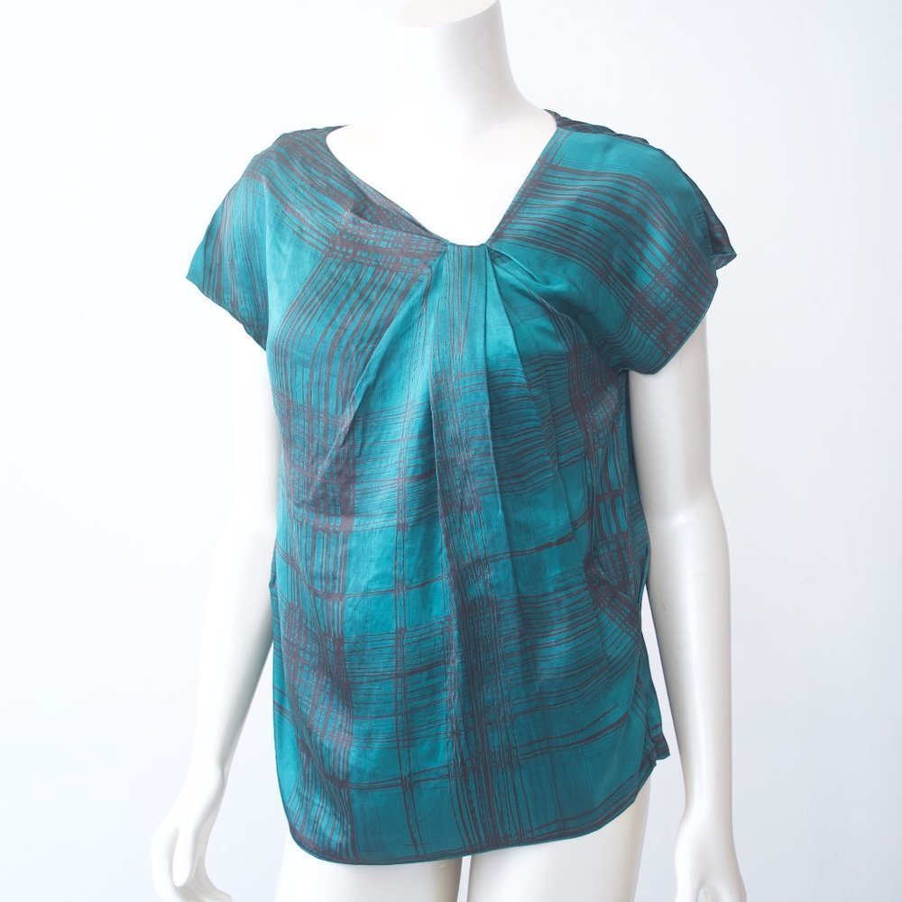 Ellen Tracy 100% Silk Satin Holiday Green and Black T-Shirt Blouse Plaid - 12